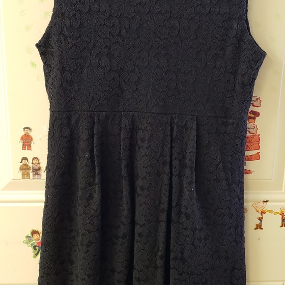 Women Lace Black Dress - Picture 6 of 7